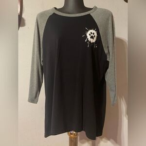 Large Bella Canvas black/gray 3/4 sleeve hand screened print crew neck tee shirt